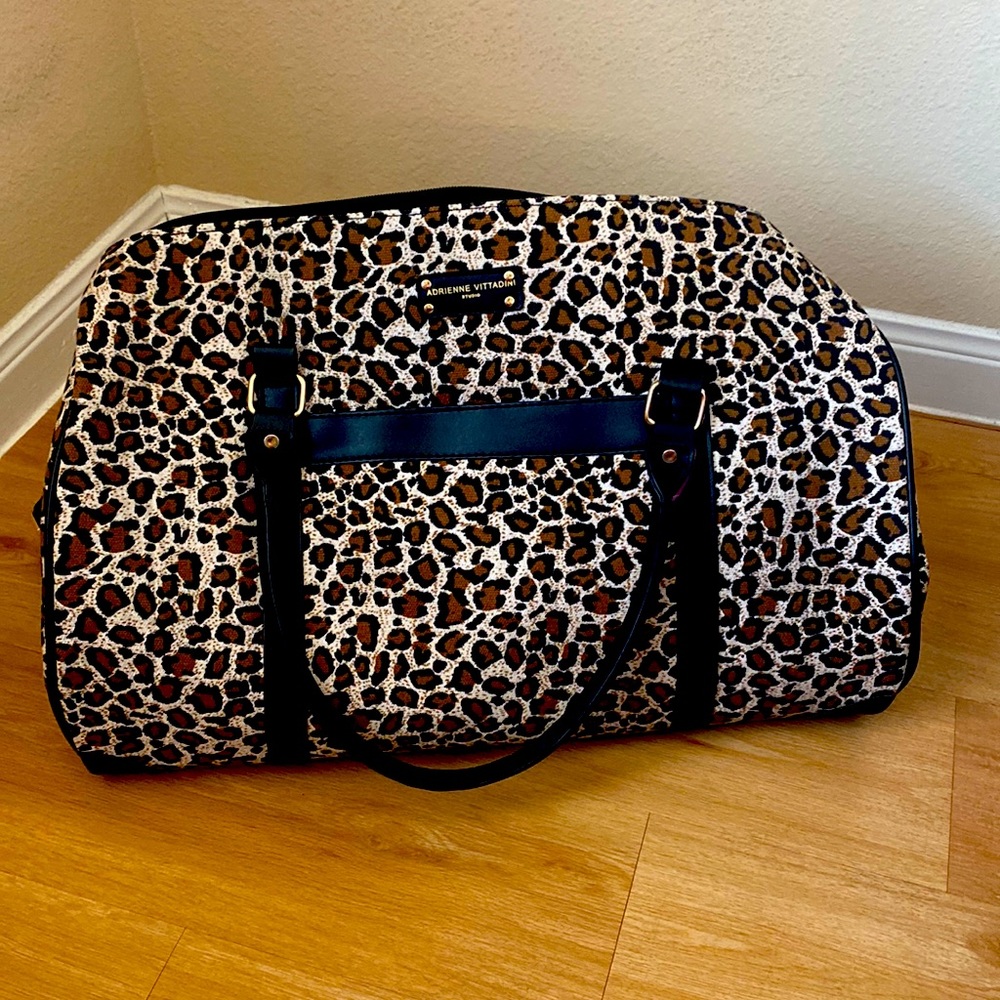 adrienne vittadini duffle bag